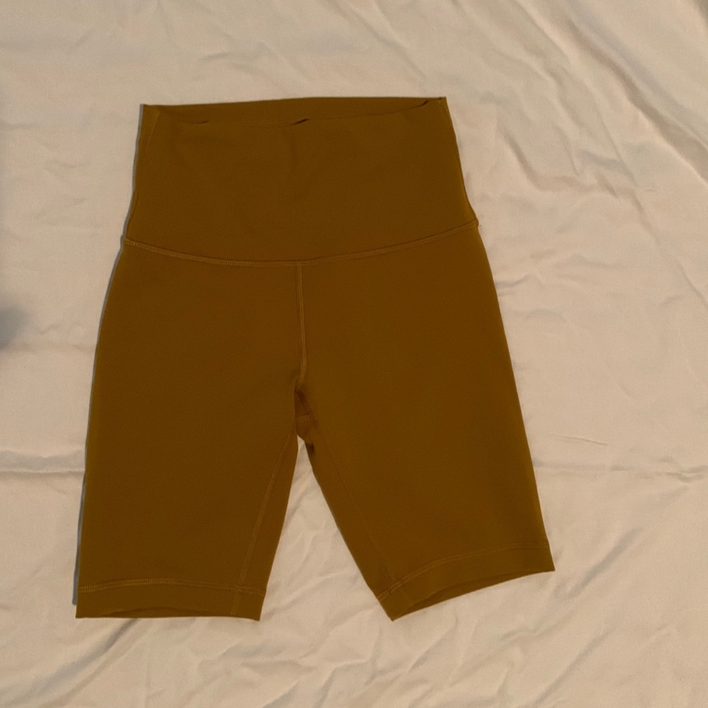 Lululemon bicycle athletic shorts- worn once - like new